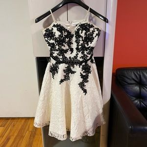 Le Château black and white lace dress size small